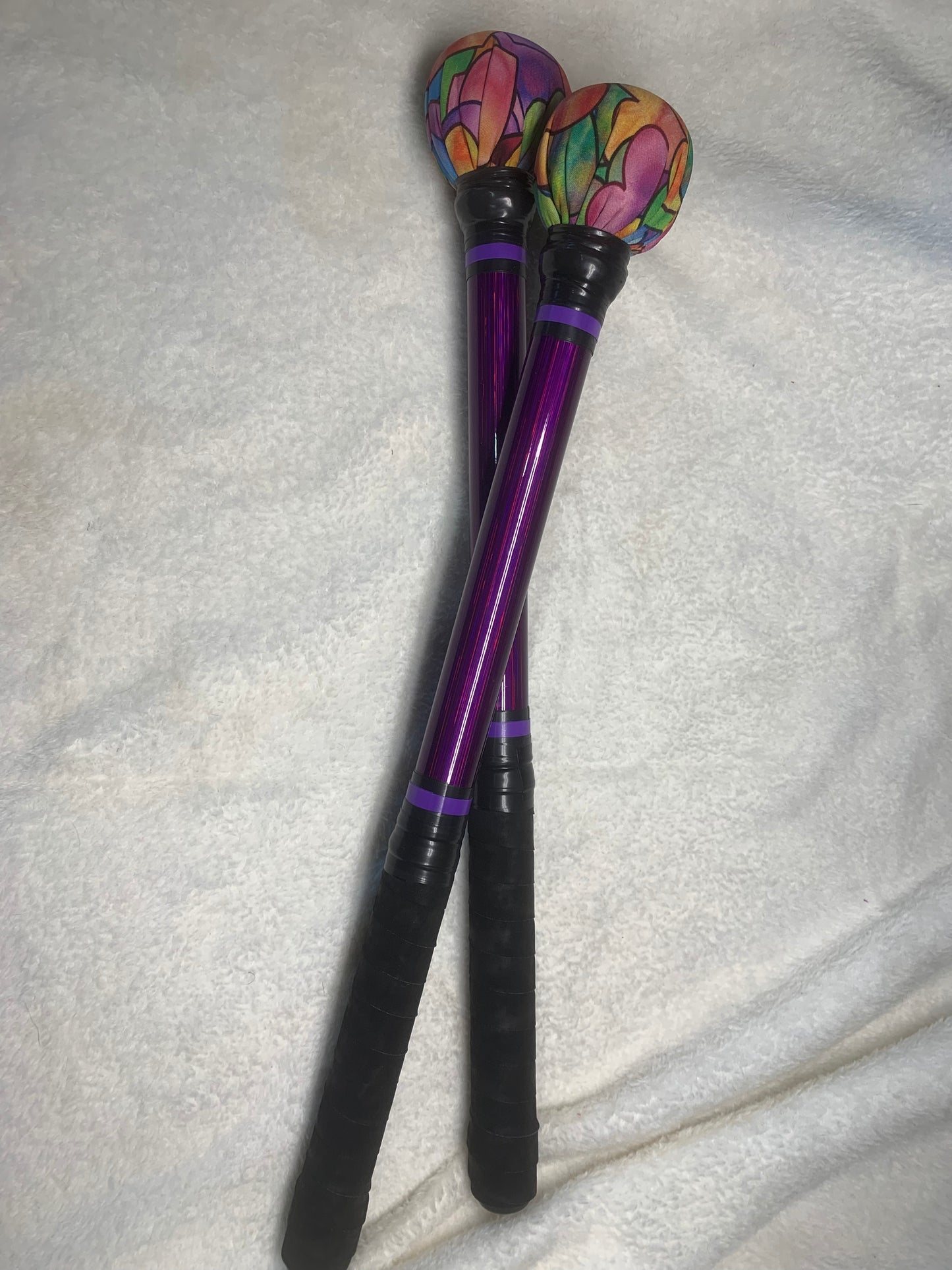 Vinilo láser morado bola corazones