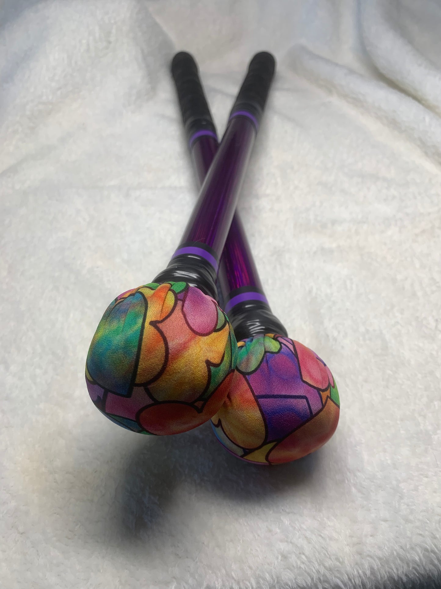 Vinilo láser morado bola corazones